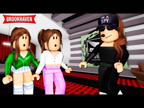 DESCOBRIMOS QUE A NOSSA MÃE É UMA ESPIÃ | Historinhas Brookhaven RP | Roblox