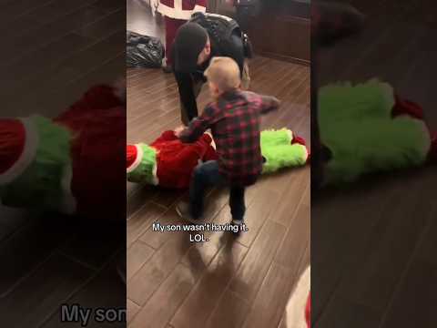 This lil fella wasn't having it 👊🏽😆