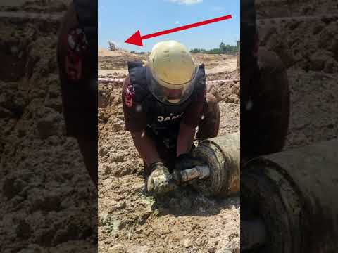 เขมรโป๊ะแตก! ลงทุนขุดดินเป็นกองพะเนิน ปั่นหัวหลอกคนเขมรว่าคือกระสุนของ F-16 ไทย อะไรอยู่ด้านหลัง?