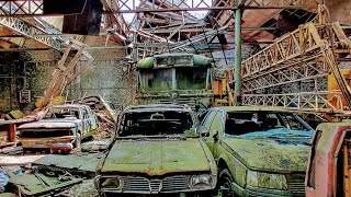 Exploring an Abandoned Barn Filled With Decaying Vehicles