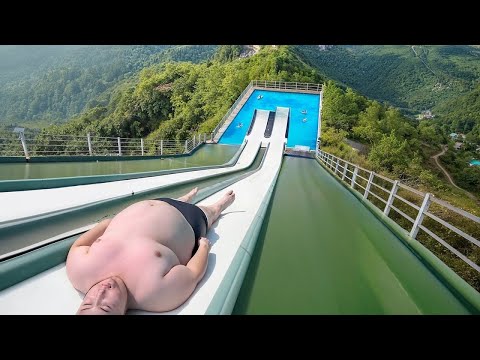 ‏رجل طار من الزحليقة وسقط خارج المسبح!