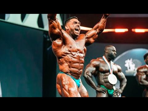 Derek Lunsford posing Olympia 2023 Full HD 1080