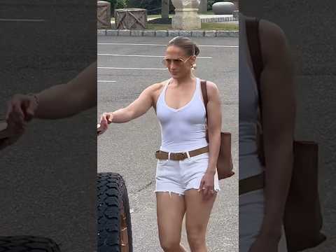 Jennifer Lopez Takes Selfies With Fans #JLo #Shorts