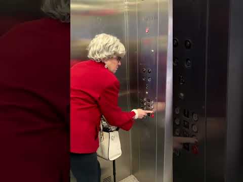 Prego woman is denied elevator access🧐🤰🏻⁉️