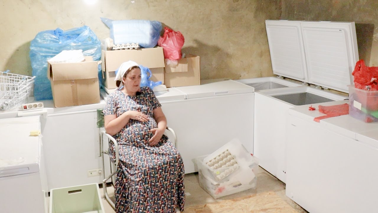 Пустые холодильники в многодетной семье