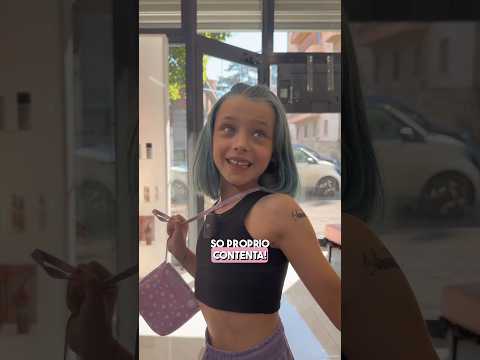 Oggi la nostra piccola Alessia si è tinta tutta di blu 💙 #shorts