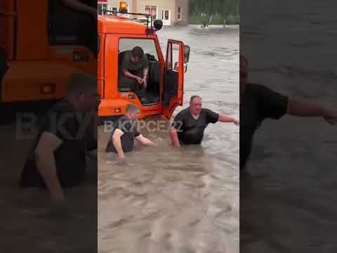 Барнаульские водолазы чистят ливневки