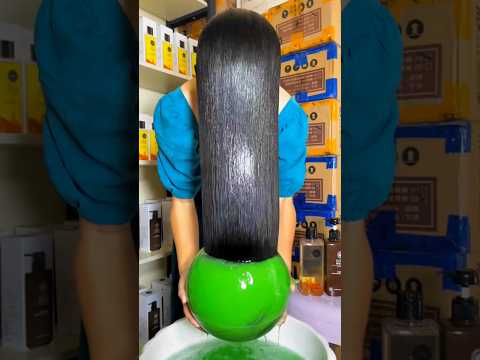 🧙‍♀️ خالة مجنونة أم ساحرة؟ 🧴😂 #shorts #ytshorts #funny