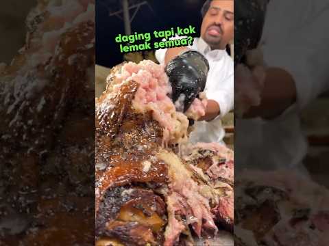 Menikmati punuk unta yang penuh lemak