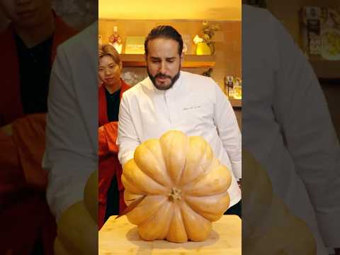 Cut the Halloween pumpkin with the sharp knife🔪✨@mohamedcheikh_ #knife #sharpening #sharpener