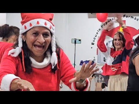 Celia Cruz la bailarina azúcar y sus chicas moviendo el cuchumbo con el buen ritmo del combo