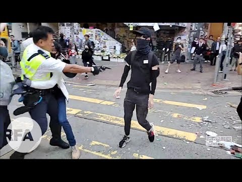 【高清 】 西灣河警察近距離開真槍 (粗口慎入)