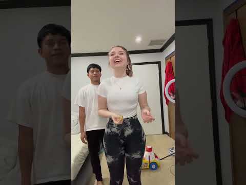 Le voy a dar 500 dólares a mi mujer si ella puede hacer esto.. #barthomas #humor #gringa #couple