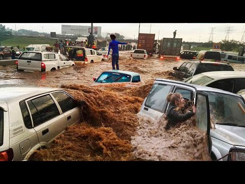 The entire state is sinking! People escape from flooded cars and houses in Kerala, India