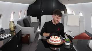 Je réalise un Fraisier dans un jet privé + Recette !