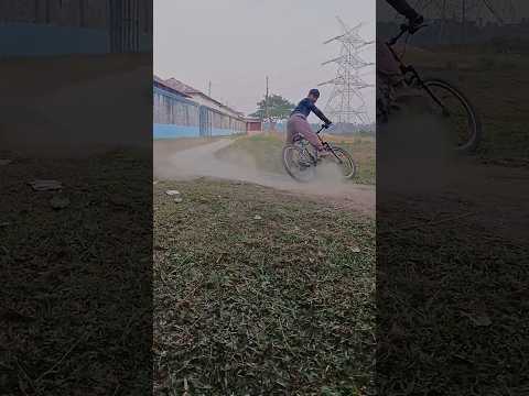 Please subscribe 🙏 // Girls VS boys cycle stunts 🥵 #newcyclestunt #newviralvideo #newcycle #newvideo