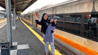 PERTAMA KALI AJAK DIRGA NAIK KERETA API