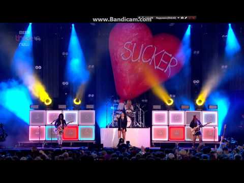 Charli XCX - Superlove Live @ Glastonbury 2015