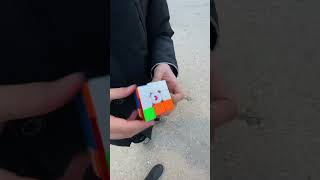 Risolvo cubo di Rubik. castello sforzesco.