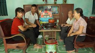 How did Tú express her feelings to everyone in her foster mother's family?