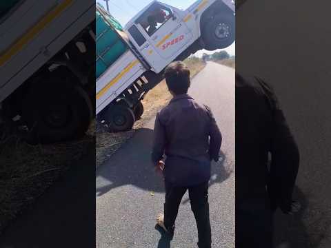 India's Most Wanted bolero Pickup Truck