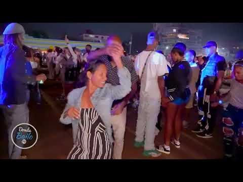 Cubanos Bailando en el Festival de la Salsa en La Habana / 2025