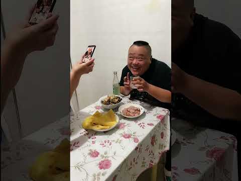 ที่แท้ภรรยาก็แค่ต้องการโพสต์ลง Moments ให้เพื่อนของฉันเห็น 😢