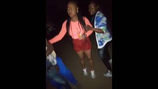 Por fazer cumprir a lei, agente da Polícia da República de Moçambique é agredido por um cidadão.