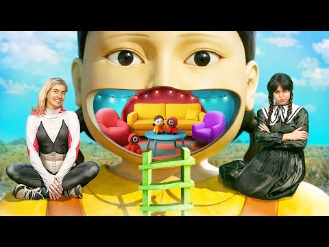 Super-Heróis Constroem um Round 6 GIGANTE! Gwen Stacy e Wandinha