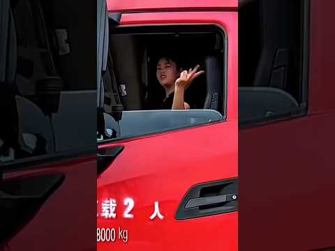 出发啦~出发啦~重庆偶遇~相约重庆火锅~不见不散#车门一关一路平安 #货运行业 #货车女司机 #shorts