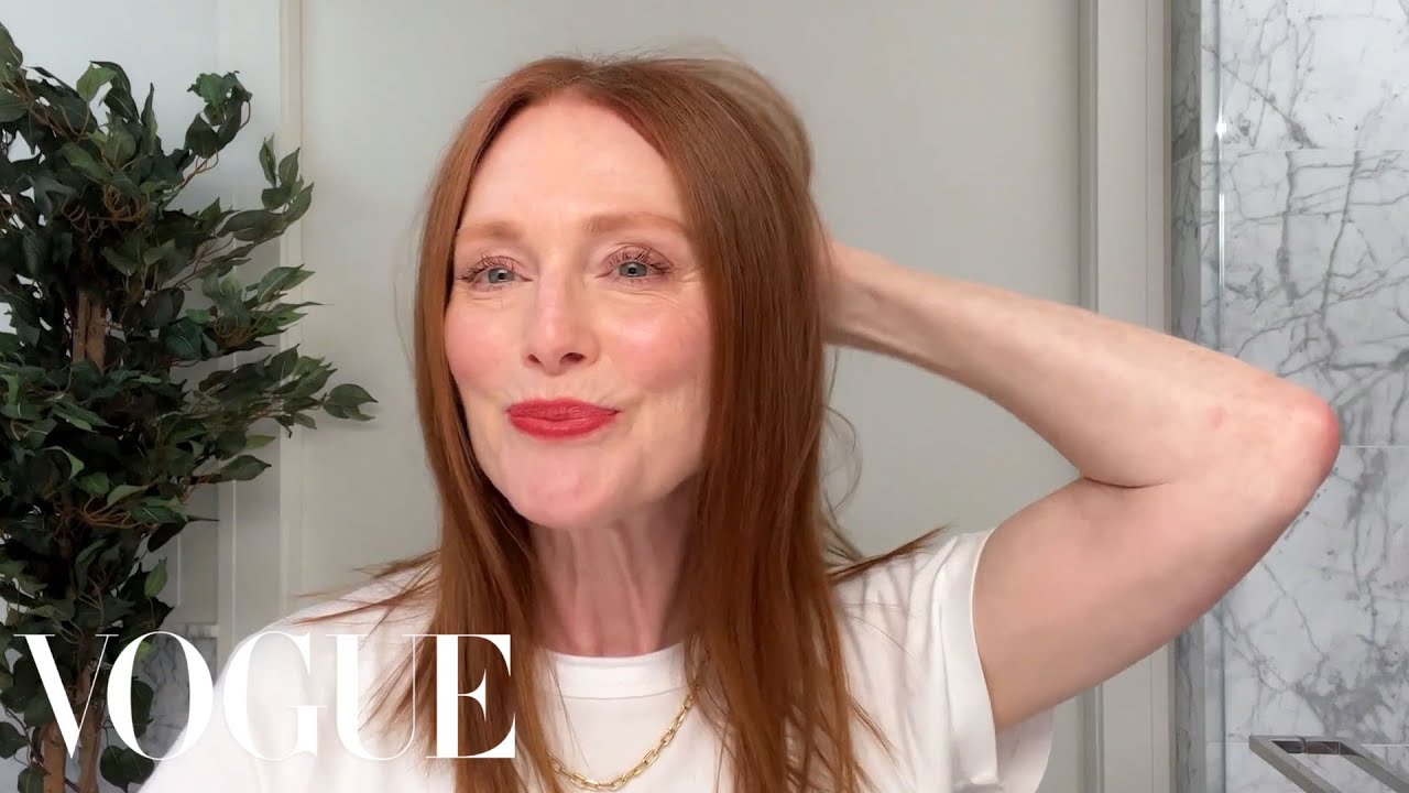 Julianne Moore’s Guide to Flattering Makeup for Redheads 