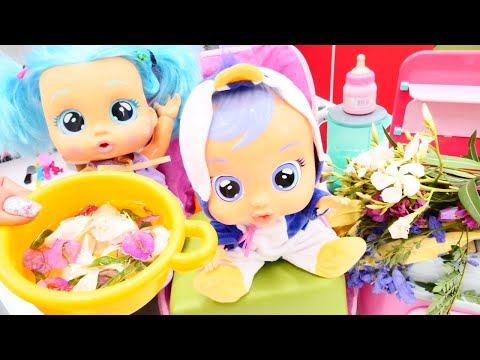 Eğlenceli bebek bakma! Cry Baby Krystal, çiçek çayı ve yemek yapıyor!