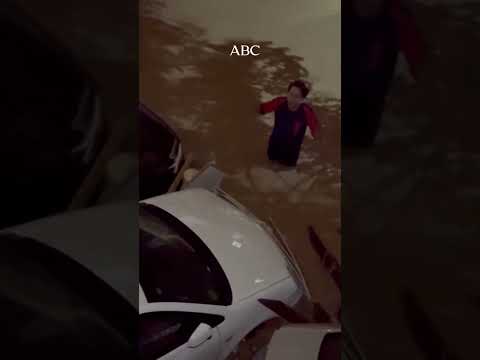 Sale a ayudar a su madre, que se encuentra sola y con el agua hasta el cuello por la DANA
