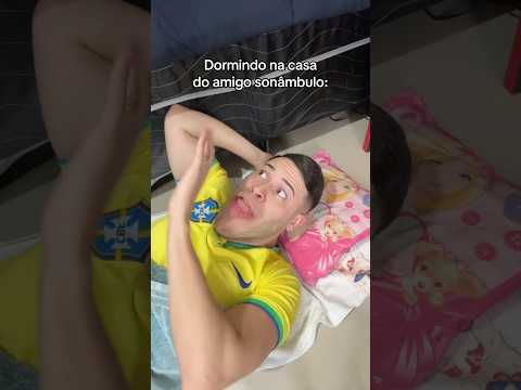 DORMI NA CASA DO MEU AMIGO SONÂMBULO!!! 🤨😩😴 #shorts