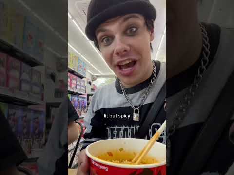 7-eleven in south korea … 🍜🍜🍜