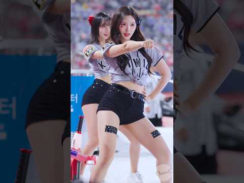 허벅지에 쿨패치 붙이고 아웃송 Hold Up 김정원 치어리더 Kim Jeong-Won Cheerleader ktwiz
