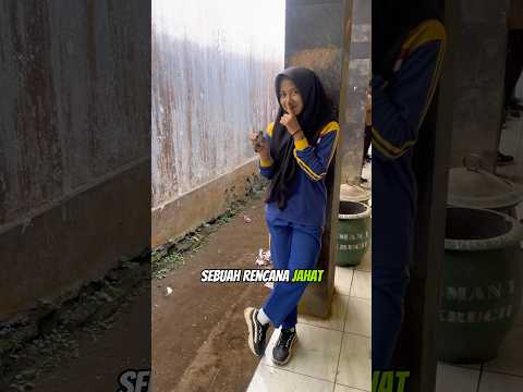 Biasanya cowo yang jahil🤯 #masasekolah #sekolah #lucu (sc.@husnulllzzz)