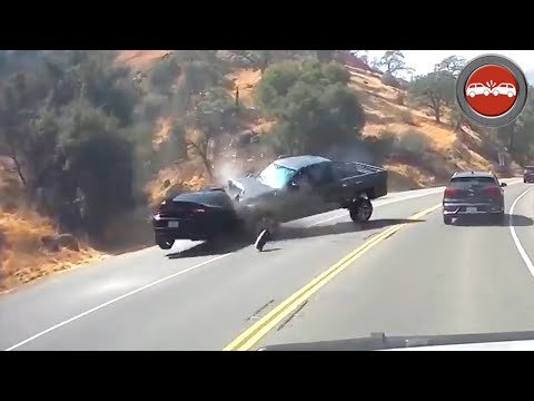 25 Jaw-Dropping Moments Caught on Dashcam