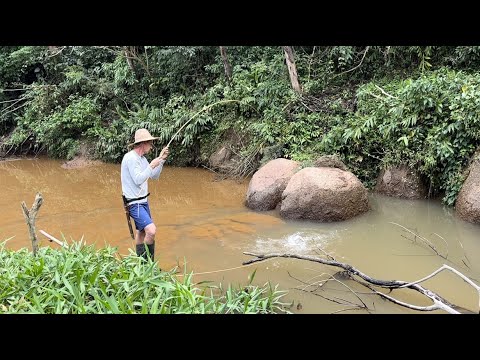 Cheguei na hora certa que os peixes estavam entrando no corgo, pescaria incrivel!!!