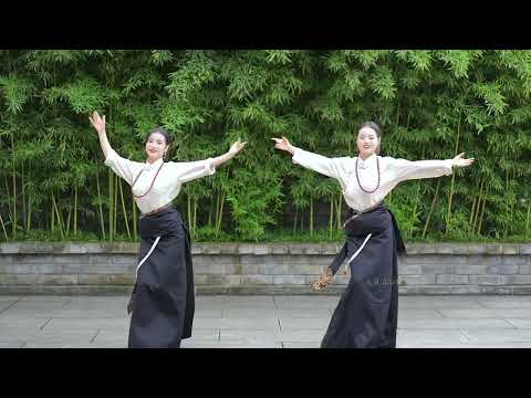 Lovely Tibetan sisters danced a beautiful Tibetan dance😍