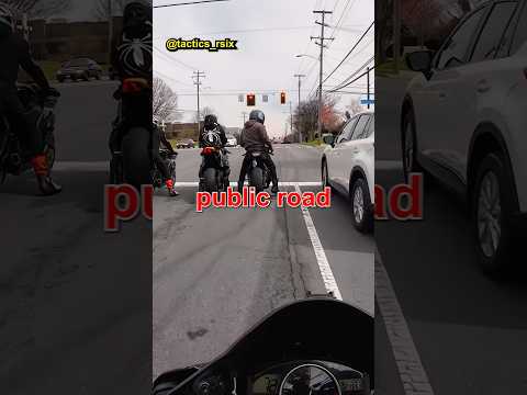 When a Chill cop pulls over a group of bikers ๐๏ธ๐ฎ