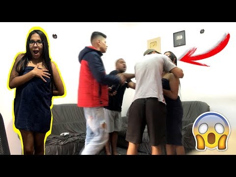 SAIR DE TOALHA NA FRENTE DOS AMIGOS DO MEU IRMÃO - DEU RUIM