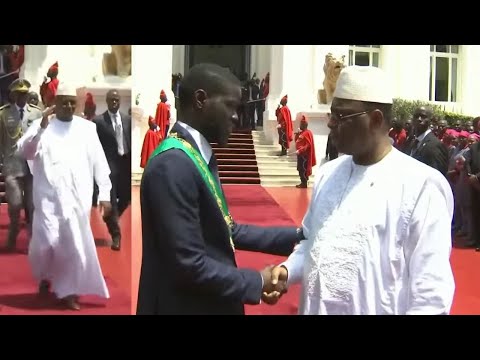 Macky Sall quitte le Palais de la République, raccompagné par le PR Bassirou Diomaye Diakhar Faye