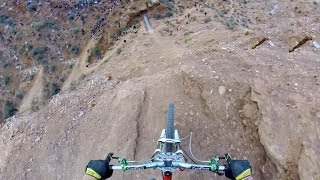  : Impressionnant backflip au dessus d'un canyon de 22m