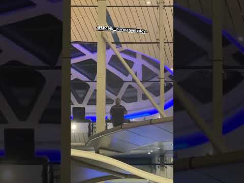 Ислам Махачев наблюдаем за Хабибом