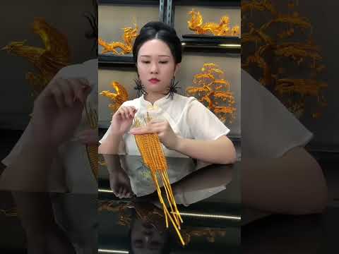 A 14-year-old girl in poverty sells hand-made artworks woven