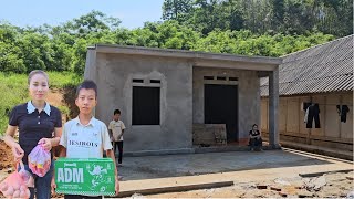 Đo lắp cửa - mẹ con em Lộc lại nhận quà ý nghĩa