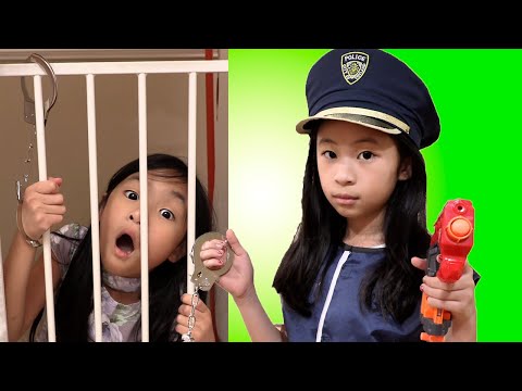 Pretend Play Police Locked Up Kaycee for Racing & Running