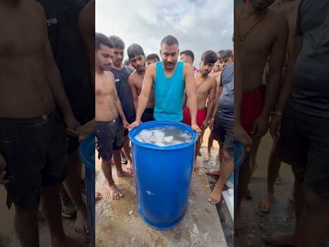 एक लड़के को अंदर डुबो दिया #icetherapy