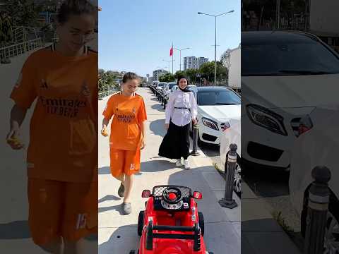 سما عندها سيارة وعفراء الطماعا شو عملت😱 #عالم_ريمو_remo_world #comedy #funny #shorts